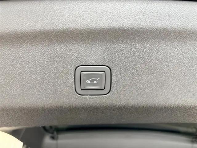 2025 GMC Yukon 4WD Denali