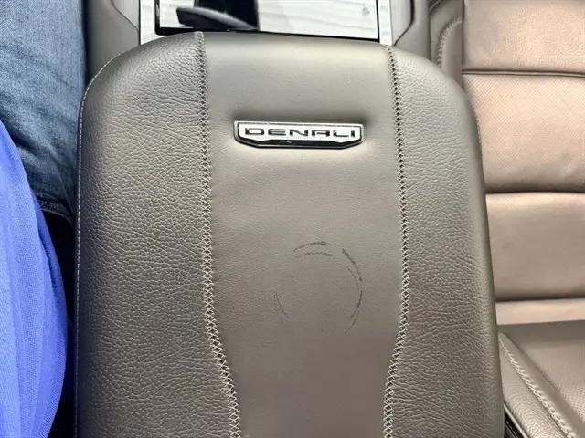 2025 GMC Yukon 4WD Denali