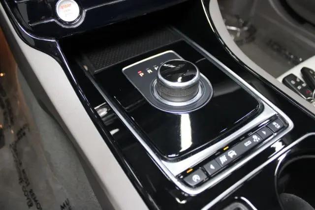 2017 Jaguar XE 35t Premium