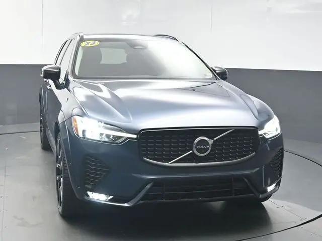 2023 Volvo XC60 B5 Ultimate Dark Theme