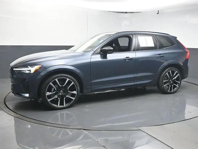 2023 Volvo XC60 B5 Ultimate Dark Theme