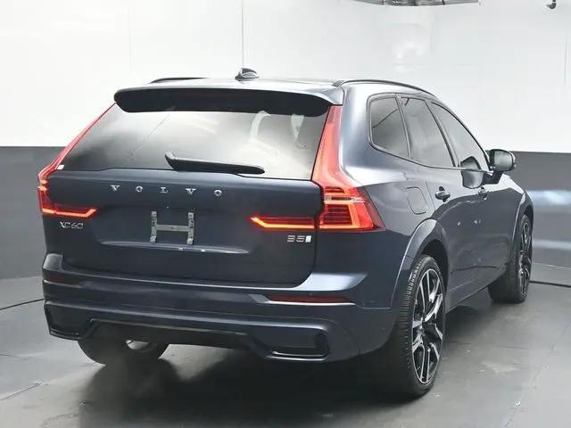 2023 Volvo XC60 B5 Ultimate Dark Theme