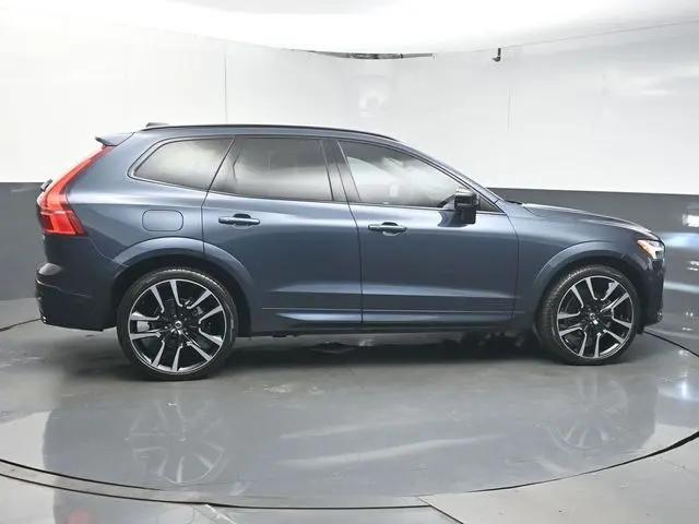 2023 Volvo XC60 B5 Ultimate Dark Theme