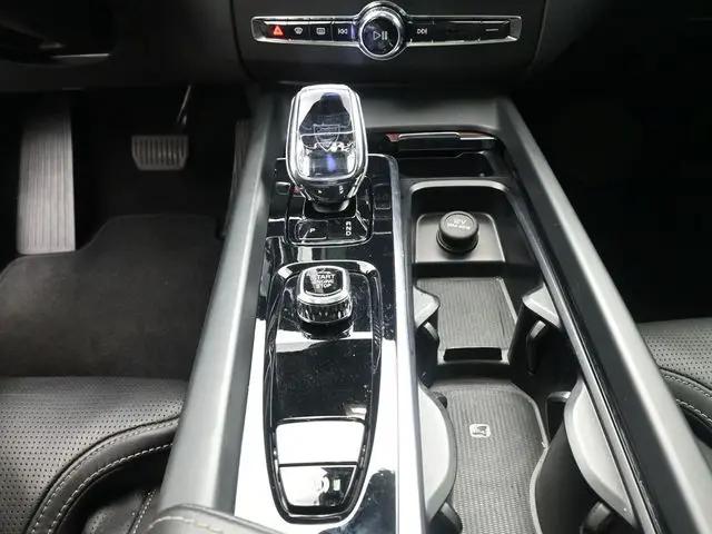 2023 Volvo XC60 B5 Ultimate Dark Theme