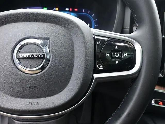 2023 Volvo XC60 B5 Ultimate Dark Theme