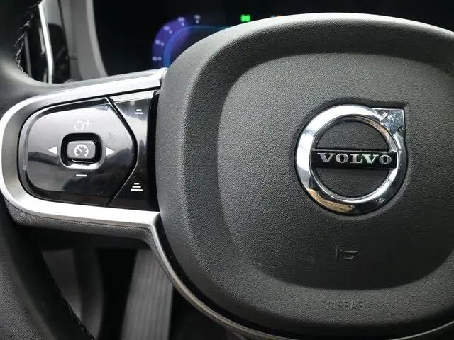 2023 Volvo XC60 B5 Ultimate Dark Theme