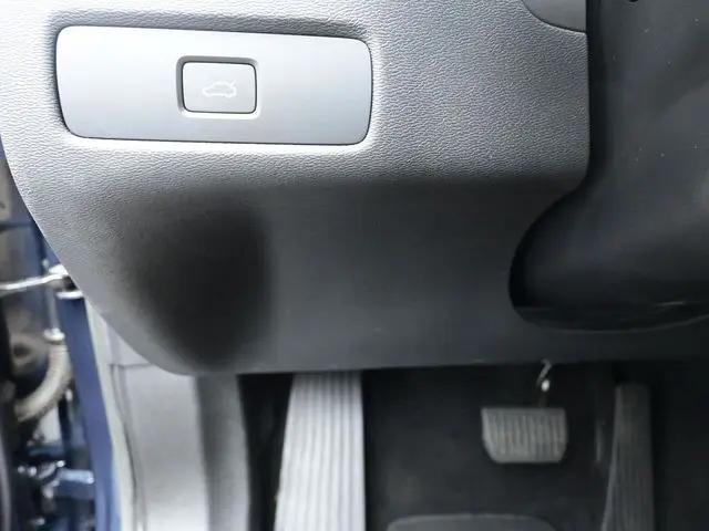 2023 Volvo XC60 B5 Ultimate Dark Theme