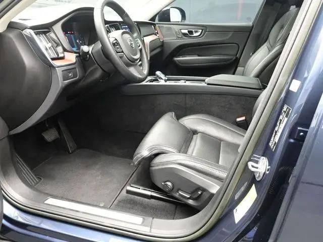 2023 Volvo XC60 B5 Ultimate Dark Theme