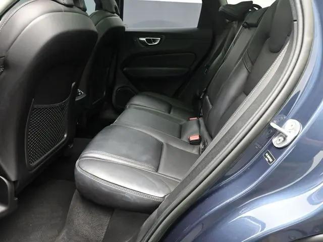 2023 Volvo XC60 B5 Ultimate Dark Theme