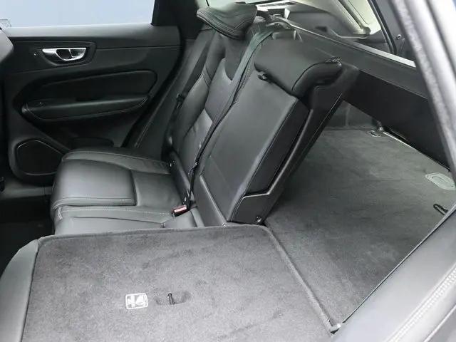 2023 Volvo XC60 B5 Ultimate Dark Theme