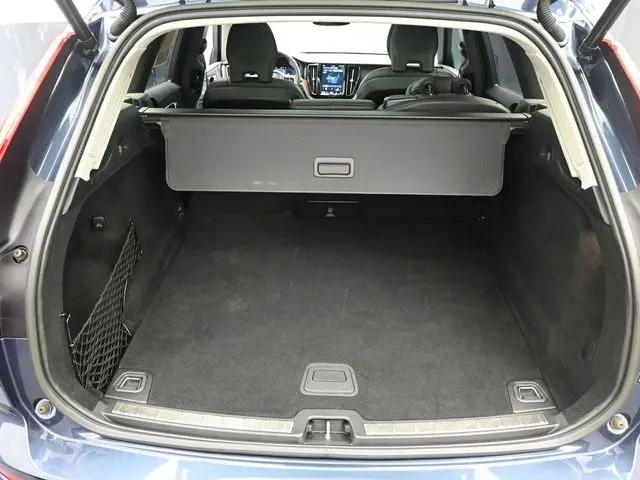 2023 Volvo XC60 B5 Ultimate Dark Theme