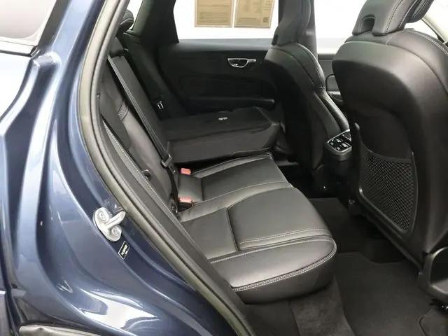 2023 Volvo XC60 B5 Ultimate Dark Theme