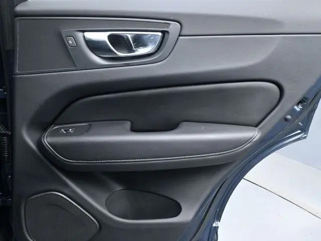 2023 Volvo XC60 B5 Ultimate Dark Theme