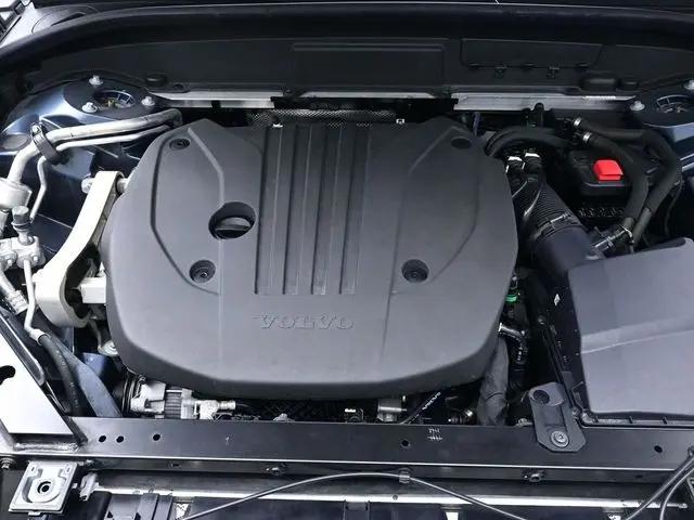 2023 Volvo XC60 B5 Ultimate Dark Theme