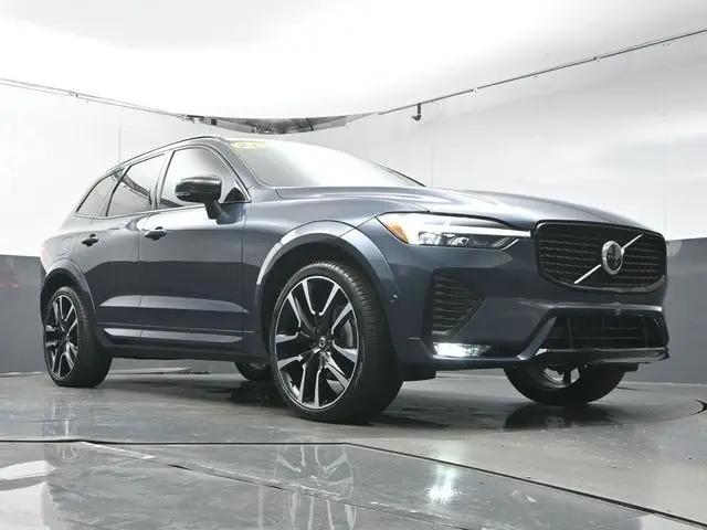 2023 Volvo XC60 B5 Ultimate Dark Theme