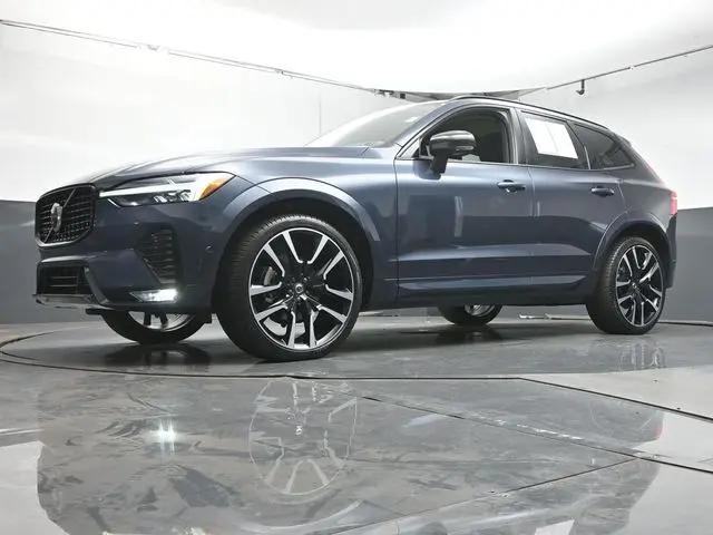 2023 Volvo XC60 B5 Ultimate Dark Theme