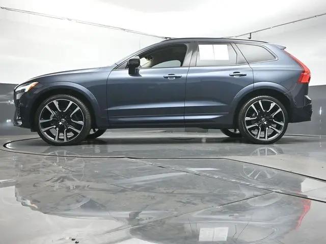 2023 Volvo XC60 B5 Ultimate Dark Theme