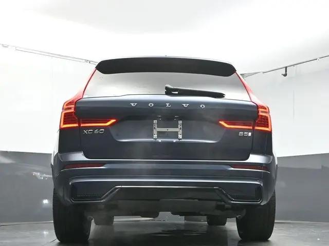 2023 Volvo XC60 B5 Ultimate Dark Theme