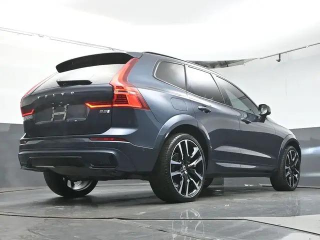 2023 Volvo XC60 B5 Ultimate Dark Theme