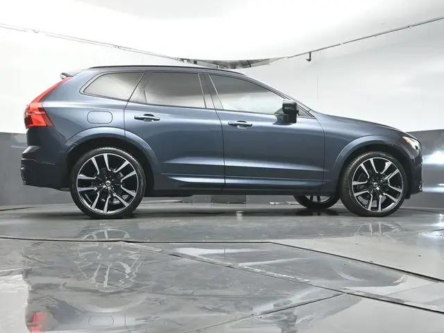 2023 Volvo XC60 B5 Ultimate Dark Theme