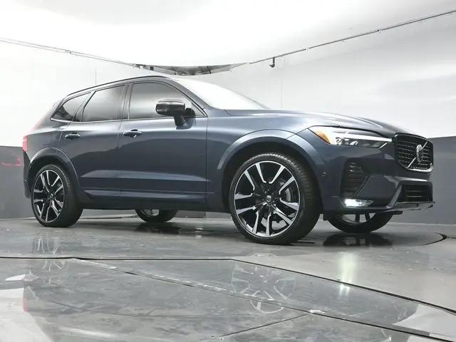 2023 Volvo XC60 B5 Ultimate Dark Theme