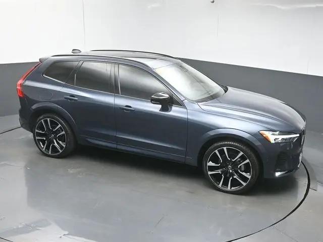 2023 Volvo XC60 B5 Ultimate Dark Theme