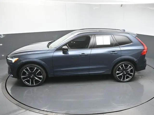 2023 Volvo XC60 B5 Ultimate Dark Theme