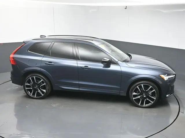 2023 Volvo XC60 B5 Ultimate Dark Theme