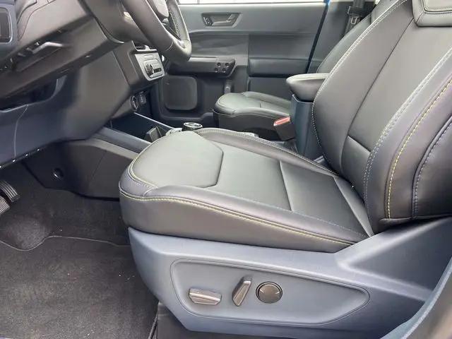 2026 Ford Maverick Lobo Standard