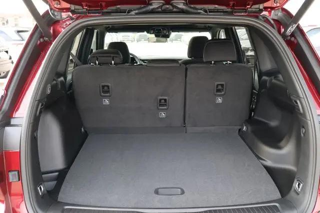 2026 Jeep Grand Cherokee Altitude 4x2