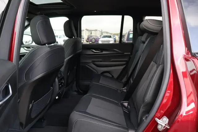 2026 Jeep Grand Cherokee Altitude 4x2
