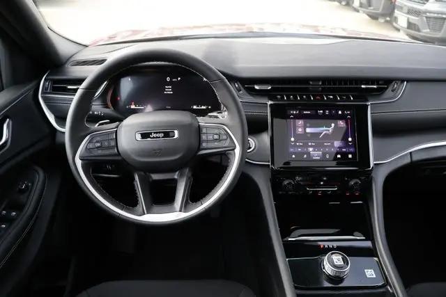 2026 Jeep Grand Cherokee Altitude 4x2