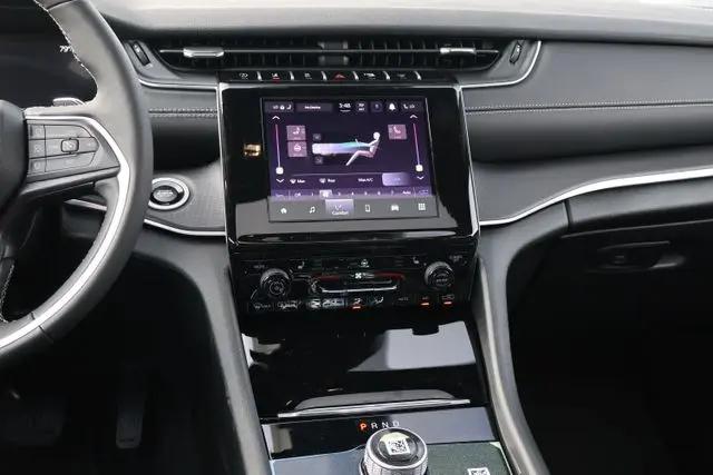 2026 Jeep Grand Cherokee Altitude 4x2