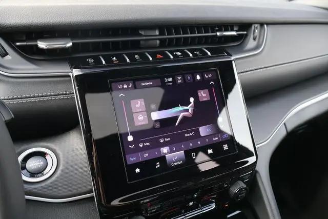 2026 Jeep Grand Cherokee Altitude 4x2