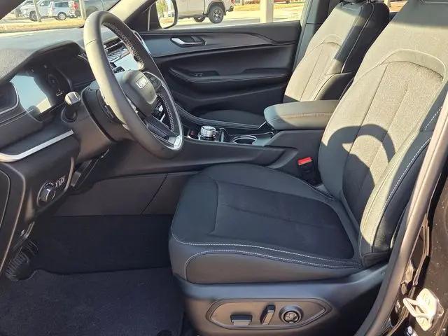 2026 Jeep Grand Cherokee L Laredo 4x4