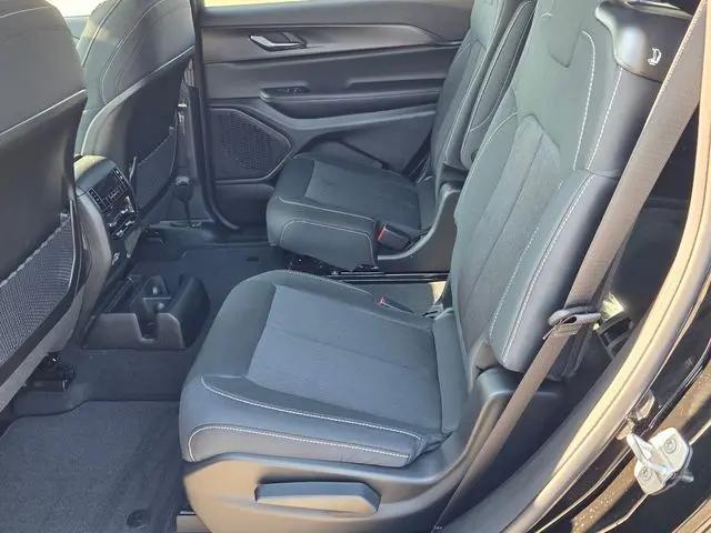 2026 Jeep Grand Cherokee L Laredo 4x4