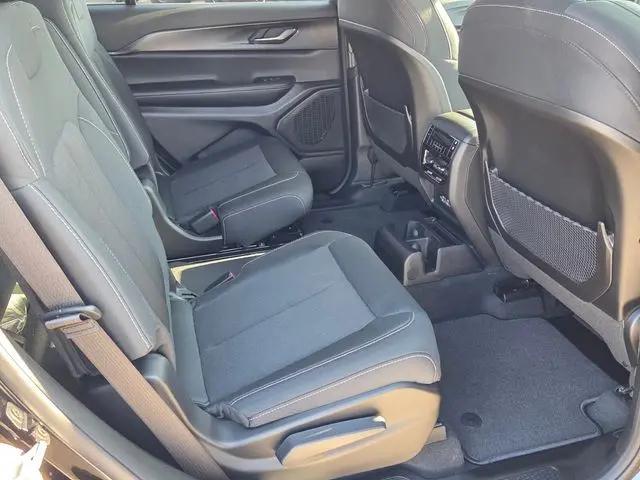 2026 Jeep Grand Cherokee L Laredo 4x4
