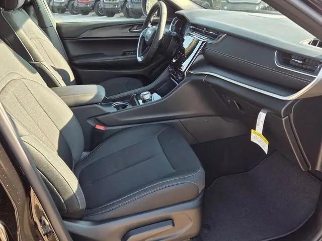 2026 Jeep Grand Cherokee L Laredo 4x4