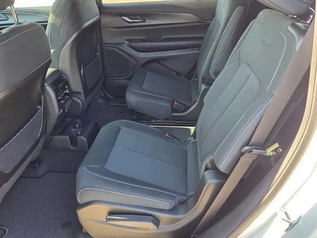 2026 Jeep Grand Cherokee L Laredo 4x4