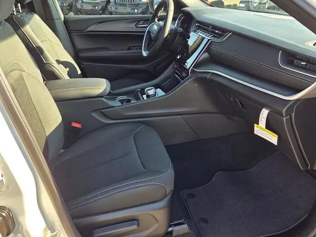 2026 Jeep Grand Cherokee L Laredo 4x4
