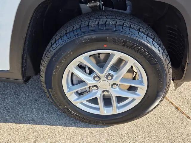 2026 Jeep Grand Cherokee L Laredo 4x4