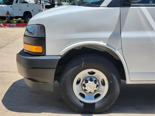 2025 Chevrolet Express Cutaway Work Van