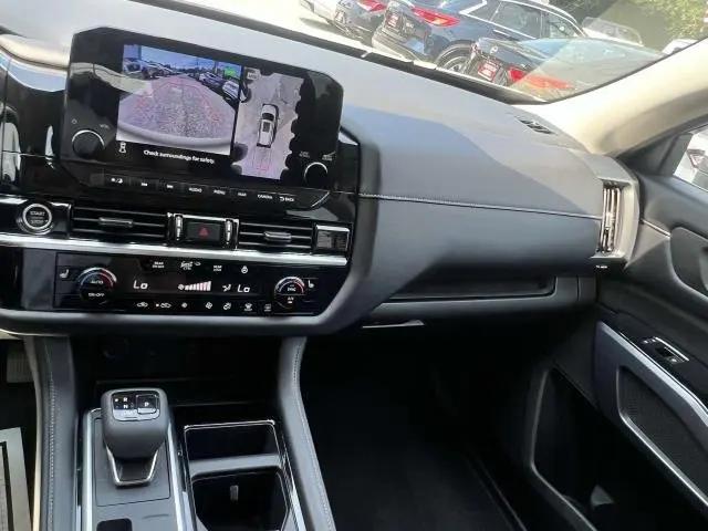 2023 Nissan Pathfinder SL 4WD