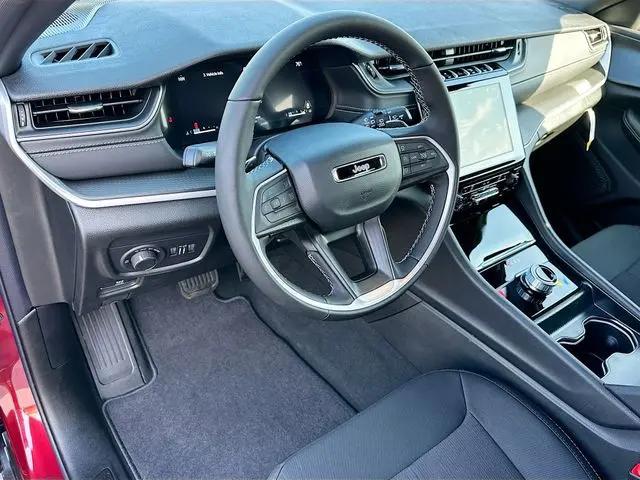 2026 Jeep Grand Cherokee L Altitude 4x2