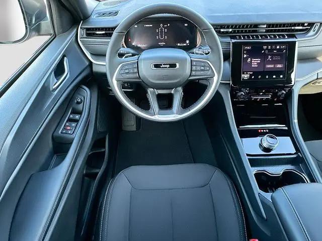 2026 Jeep Grand Cherokee L Altitude 4x2