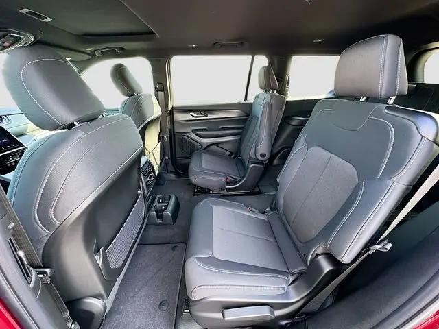 2026 Jeep Grand Cherokee L Altitude 4x2