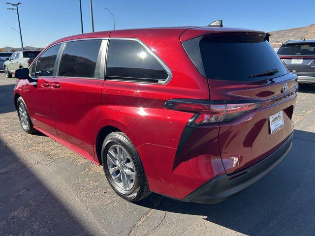 2021 Toyota Sienna LE