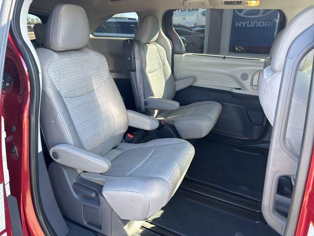 2021 Toyota Sienna LE