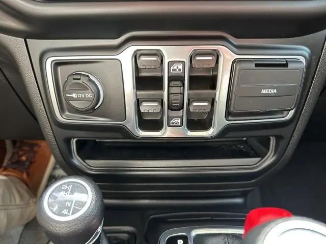 2022 Jeep Gladiator Sport