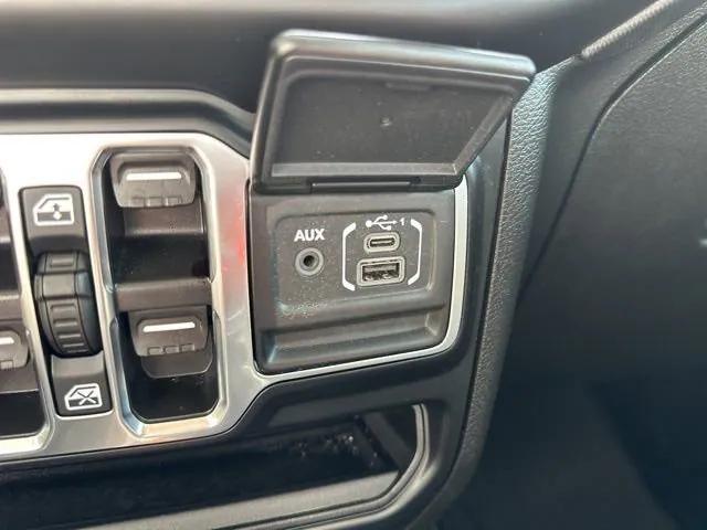 2022 Jeep Gladiator Sport